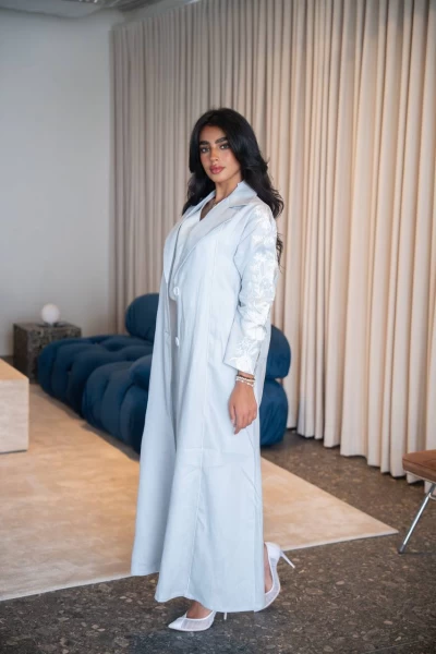 عباية بليزر باللون الازرق السماوي مع تطريز ،بخام لينن الطبيعي . C:IB331 Blue