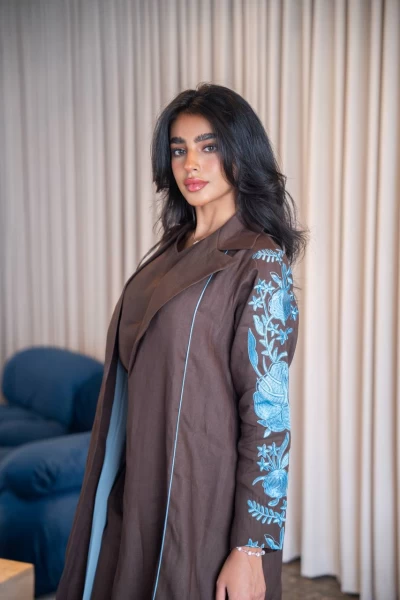 عباية بليزر باللون البني مع تطريز ، بخام لينن الطبيعي C:IB331 Brown